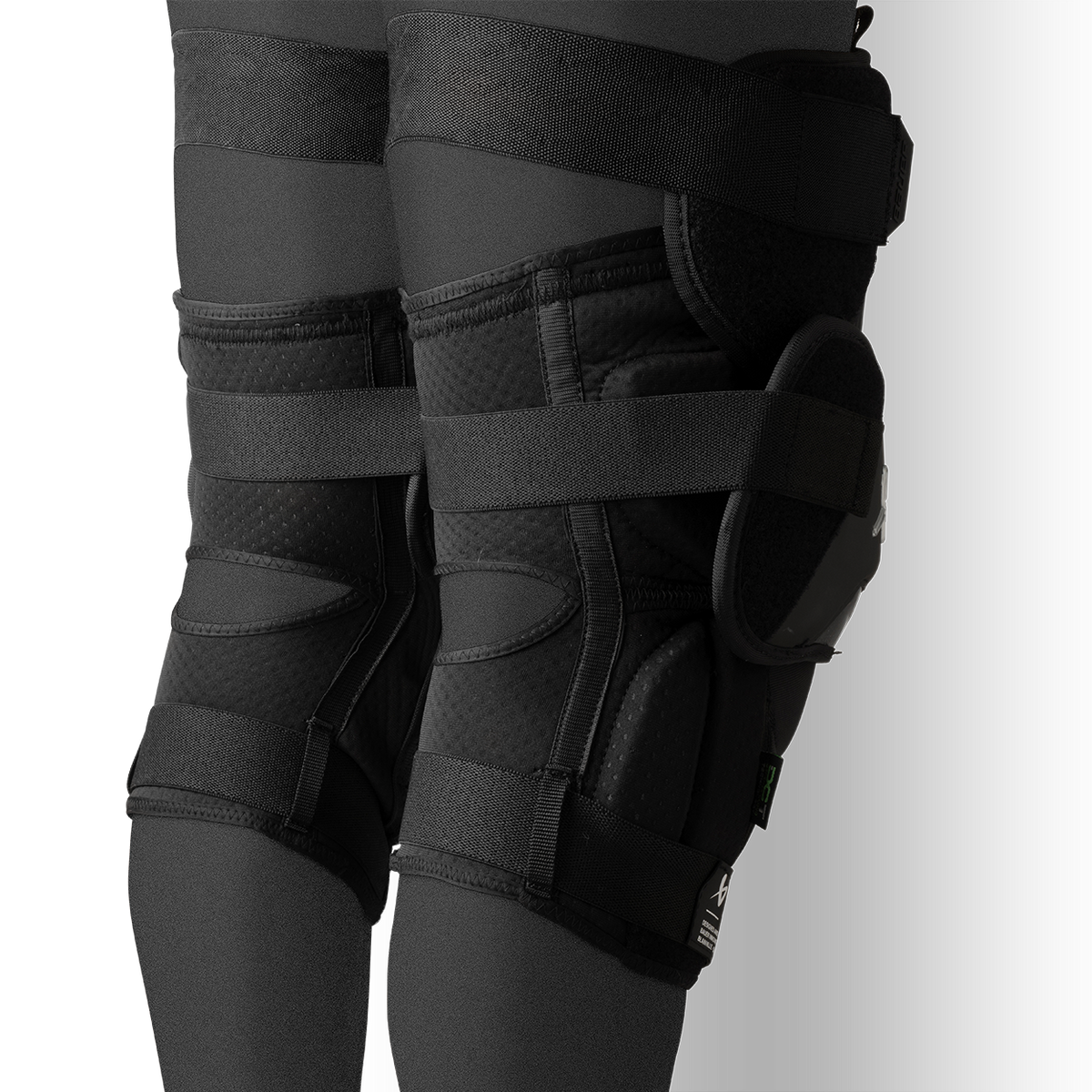 S25 BAUER PRO KNEE GUARD INTERMEDIATE